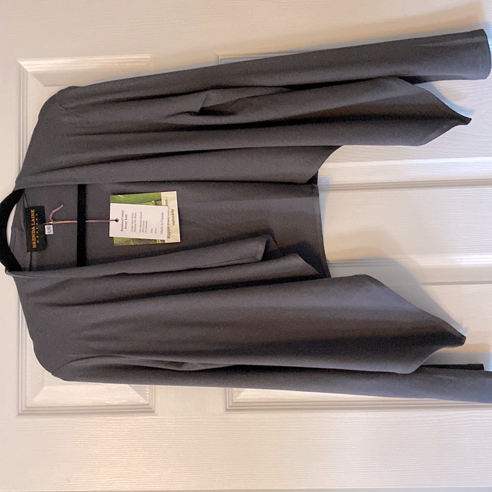NWT - Brenda Laine Bamboo Short Top Jacket Dark Grey 🇨🇦